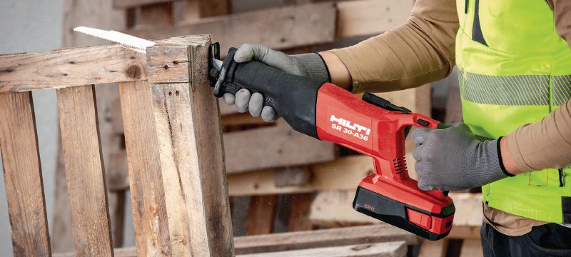 SR 30-A36 Reciprocating saw Cordless 36V reciprocating saw engineered for extremely heavy-duty demolition and cutting to length with minimal vibration and advanced ergonomics Applications 1