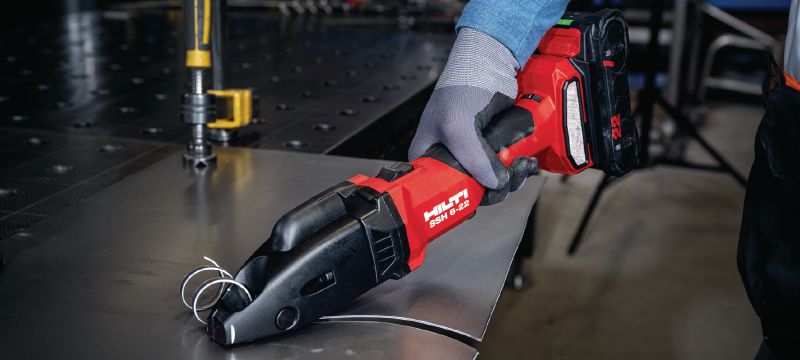 SSH 6-22 cordless metal shears Cordless double cut shear for fast cuts in sheet metal and profiles up to 2.5 mm│12 Gauge – with Hilti SSH CS blades included (Nuron battery platform) Applications 1